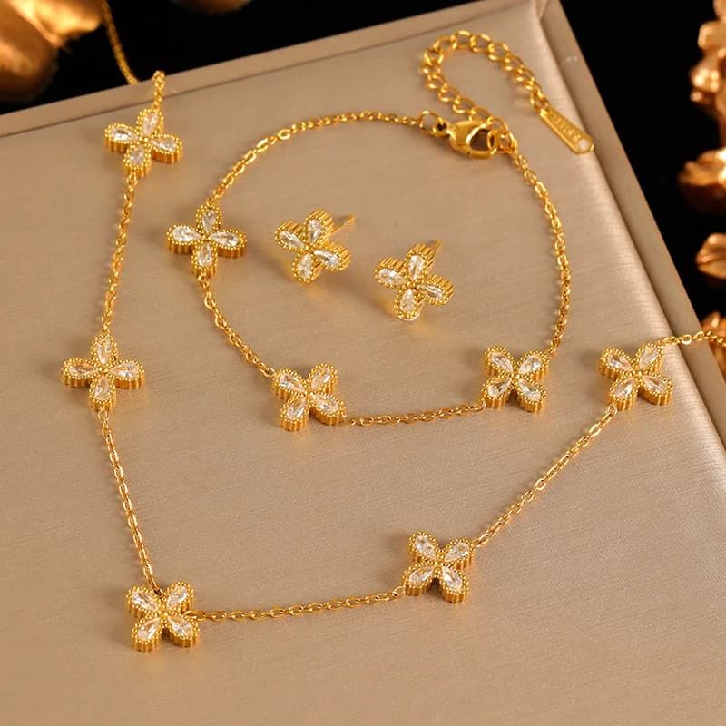 Conjunto de Joyería con Pétalos de Flor y Circones