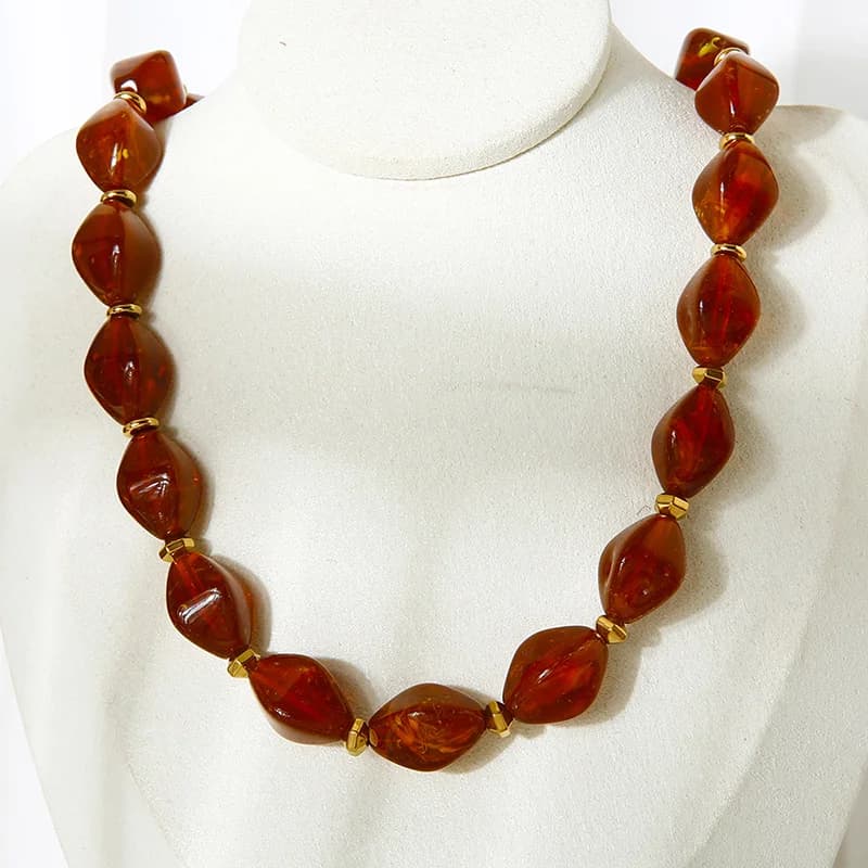 Collar de cuentas de resina acrílica
