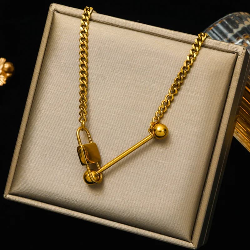 Set de Collar y Pulsera con Abalorios de Candado Color Oro
