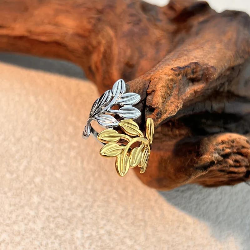 Anillo Abierto Ajustable con Hoja de Esmalte