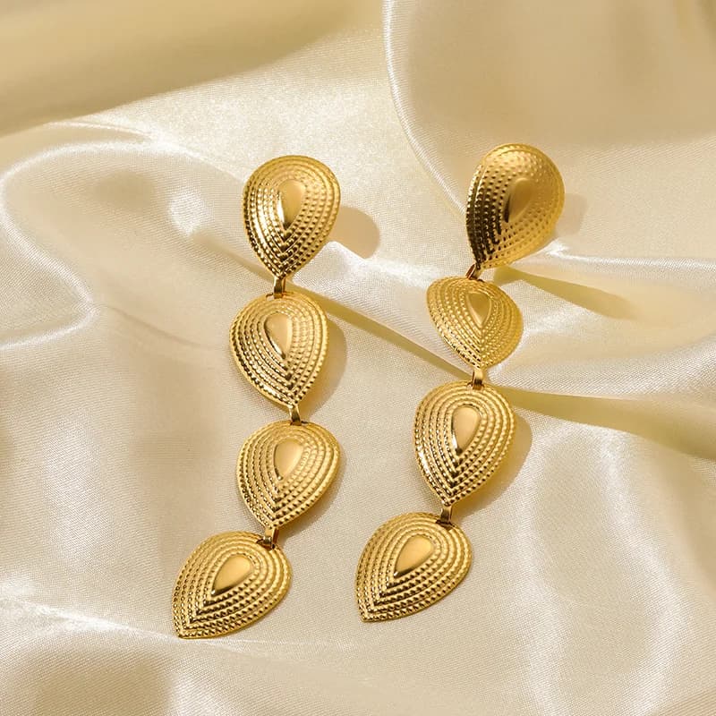 Pendientes Largos de Borla, Color Oro