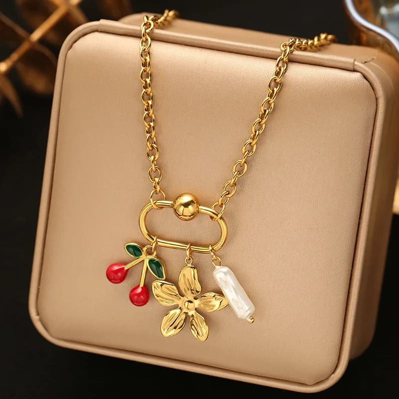 Collar con Colgante de Flor de Cereza y Perla