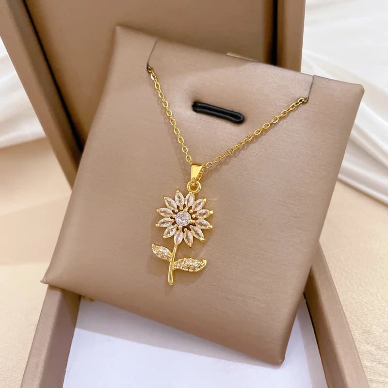 Collar de Colgante Hoja de Arce con Perla Chapado en Oro
