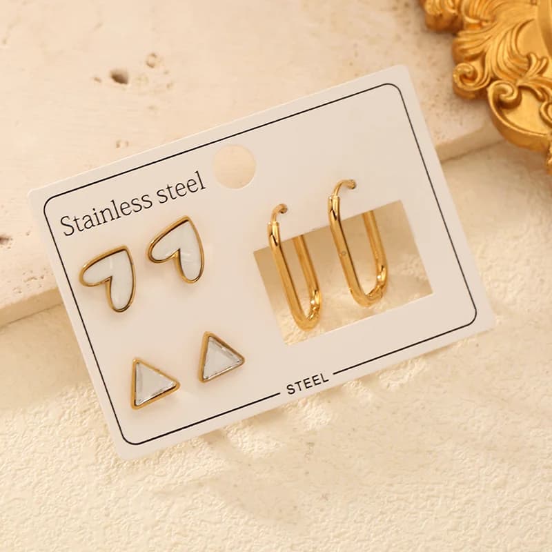 Set de 3 Pares de Pendientes Aro y Botón con Corazón Triangular