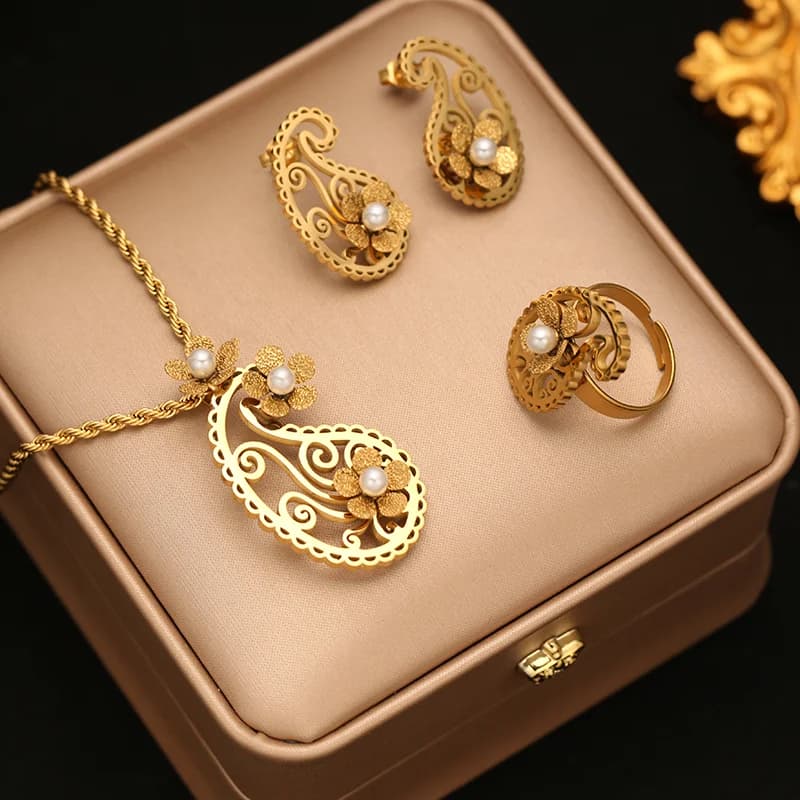 Set vintage de collar, pendientes y anillo con perla en forma de gota