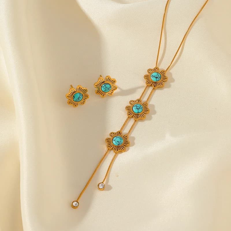Set de Collar y Pendientes de Oso y Flor, Dorado