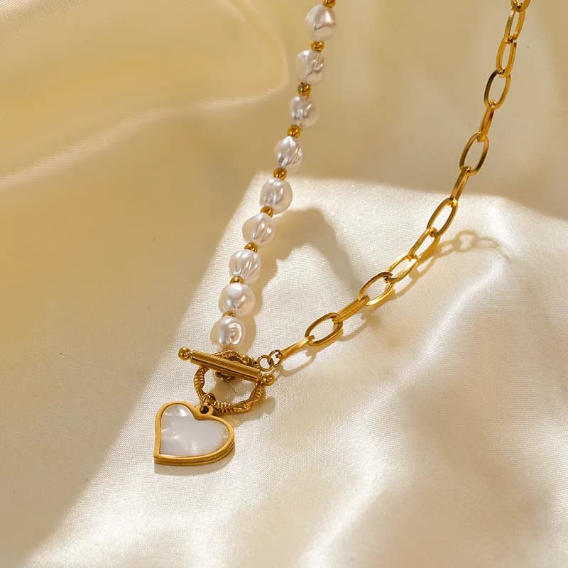 Collar con Colgante de Corazón y Perla