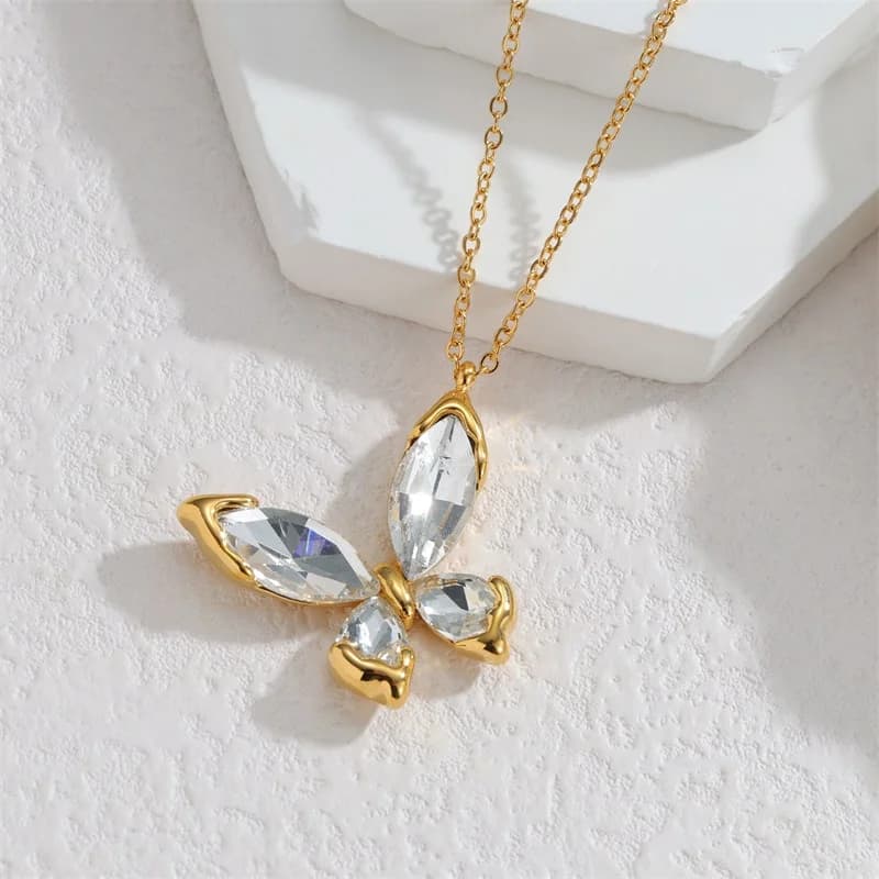 Collar con Colgante de Flor de Cereza y Perla