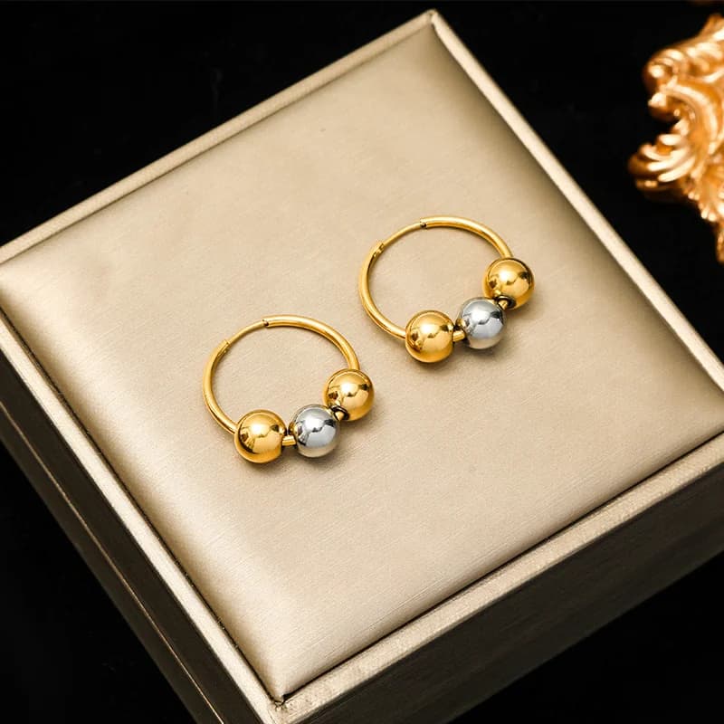 Pendientes Colgantes con Abalorios Dorados