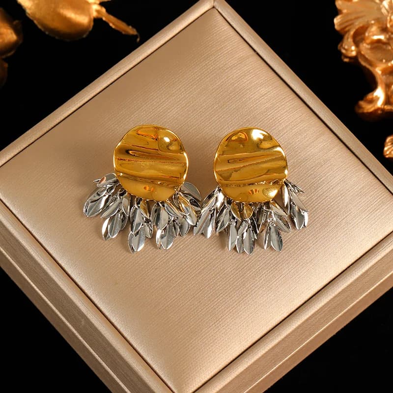 Pendientes con Borla en Forma de C Geométrica, Oro 18K
