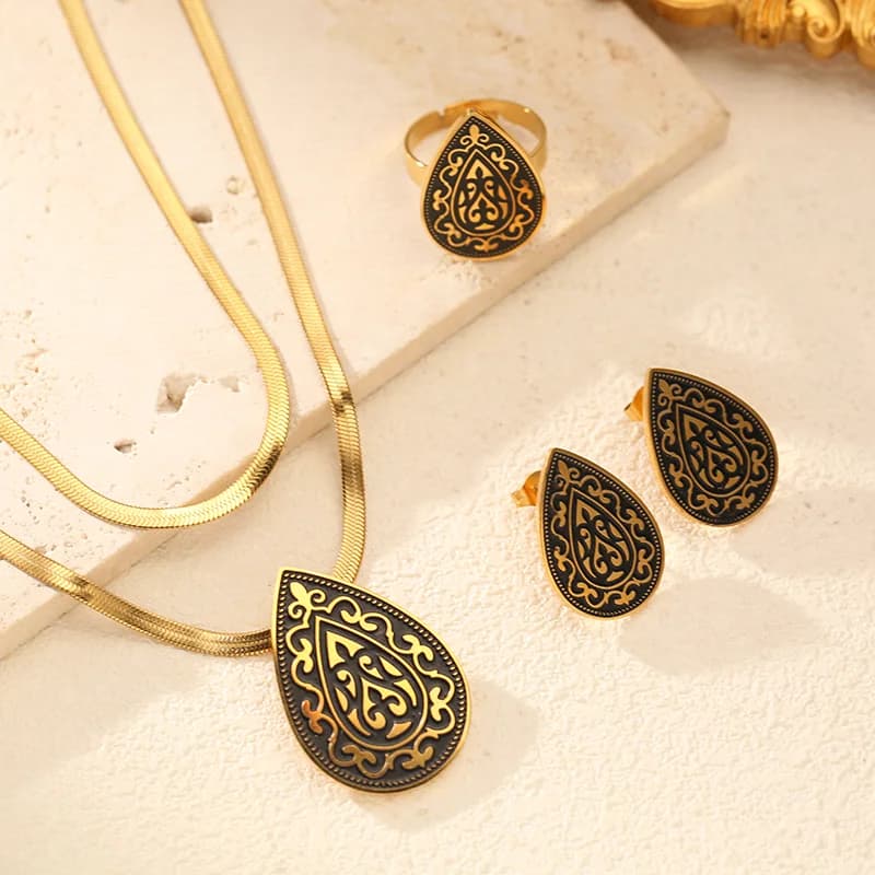 Set vintage de collar, pendientes y anillo con perla en forma de gota