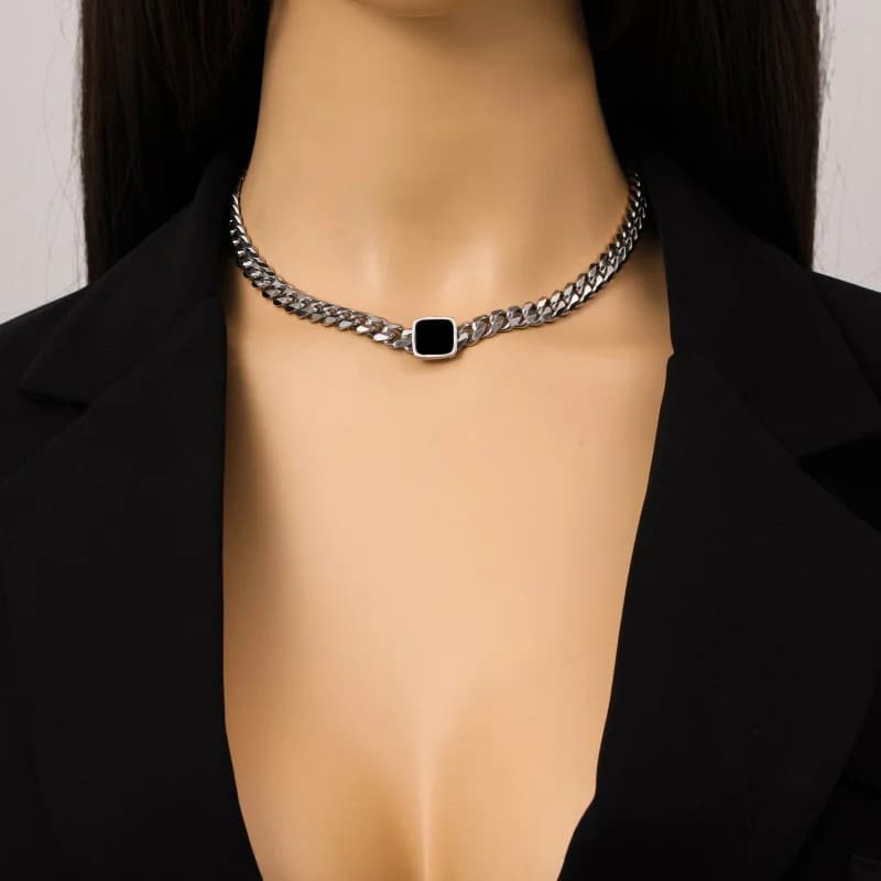 Collar gargantilla de cadena plateada en acero inoxidable