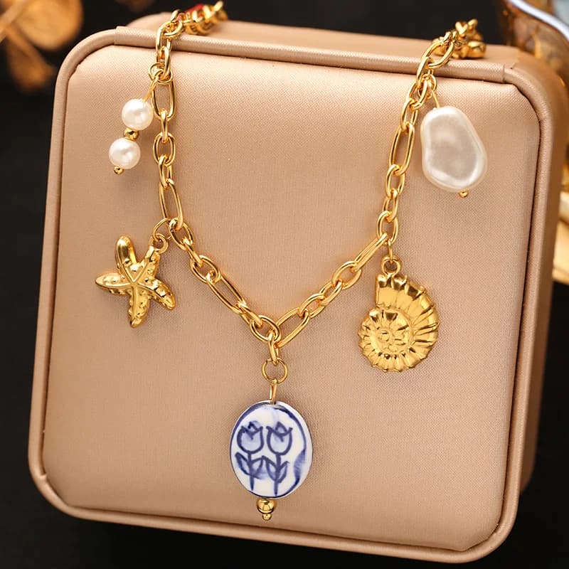 Collar con Colgante de Cereza y Chile