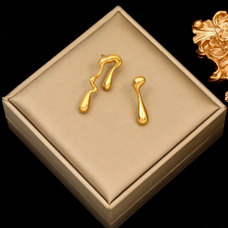 Pendientes largos colgantes dorados en acero inoxidable