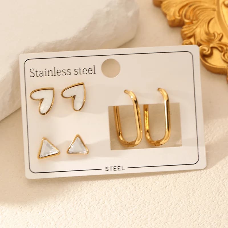 Set de 3 Pares de Pendientes Aro y Botón con Corazón Triangular