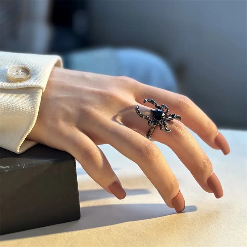 Anillo Abierto Ajustable de Araña con Cristales Zircon