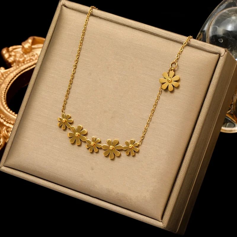 Collar con colgante de corazón en oro