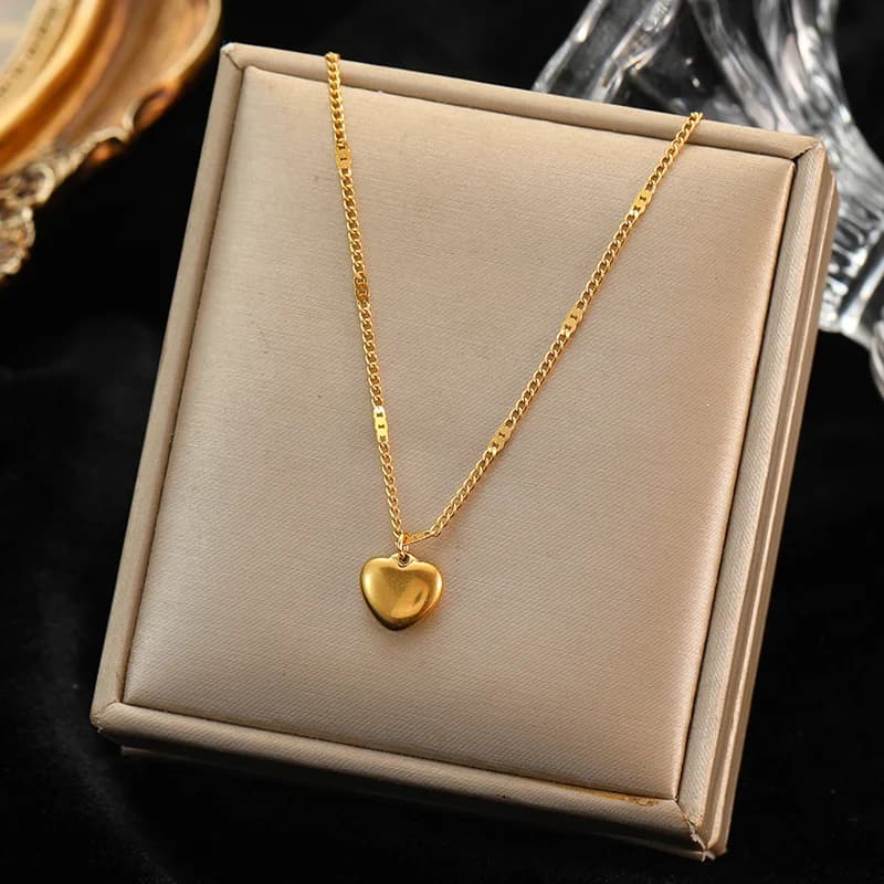 Collar con colgante de corazón en oro