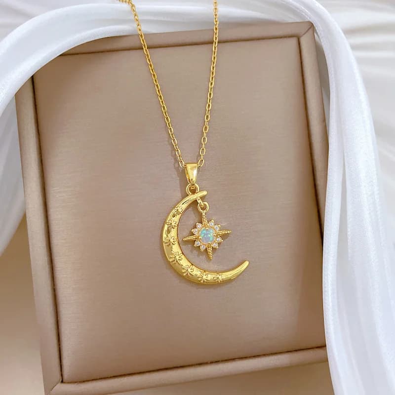 Collar con colgante de moño y circonia