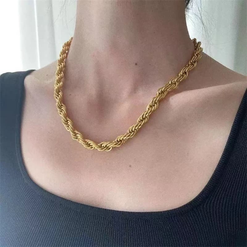 Collar de Gargantilla con Cadena Torcida, Baño de Oro