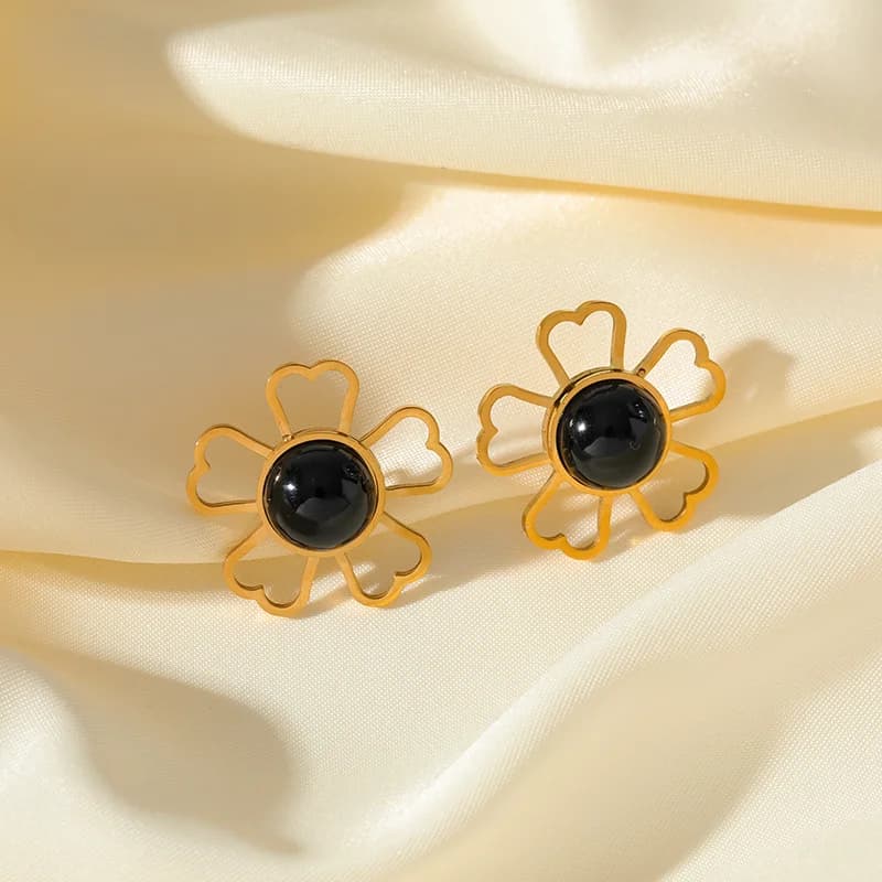 Set de collar y pendientes con flores de piedra negra