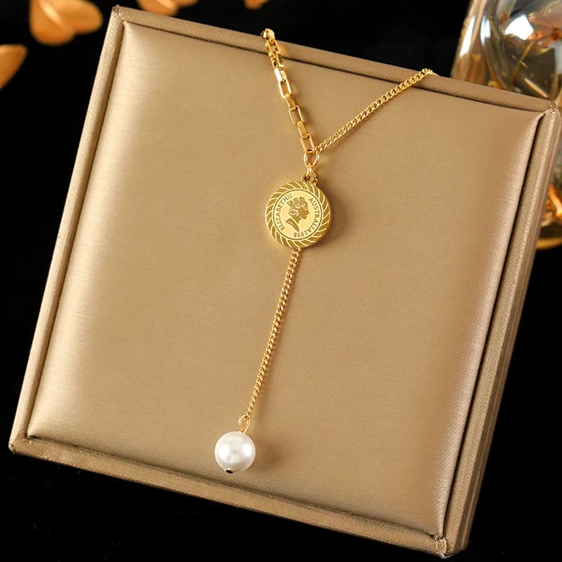 Collar largo con colgante de circonia blanca