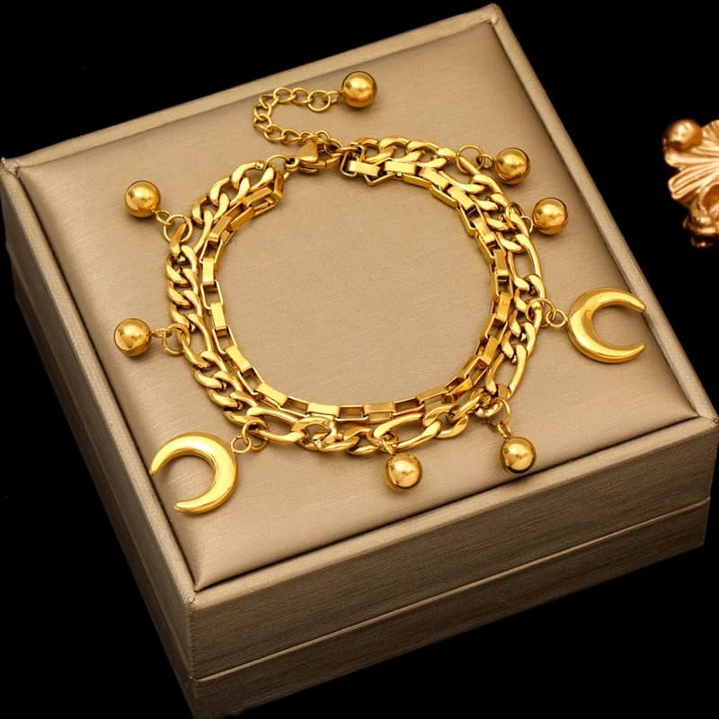 Brazalete de Oro con Retrato Redondo