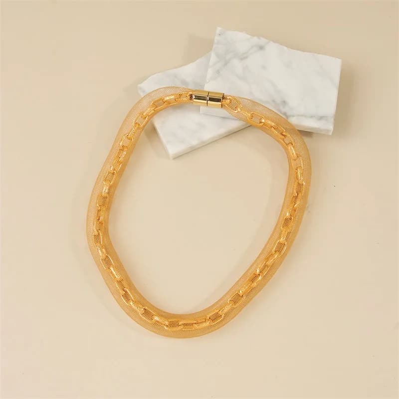 Collar de Cadena de Tul con Cierre Magnético