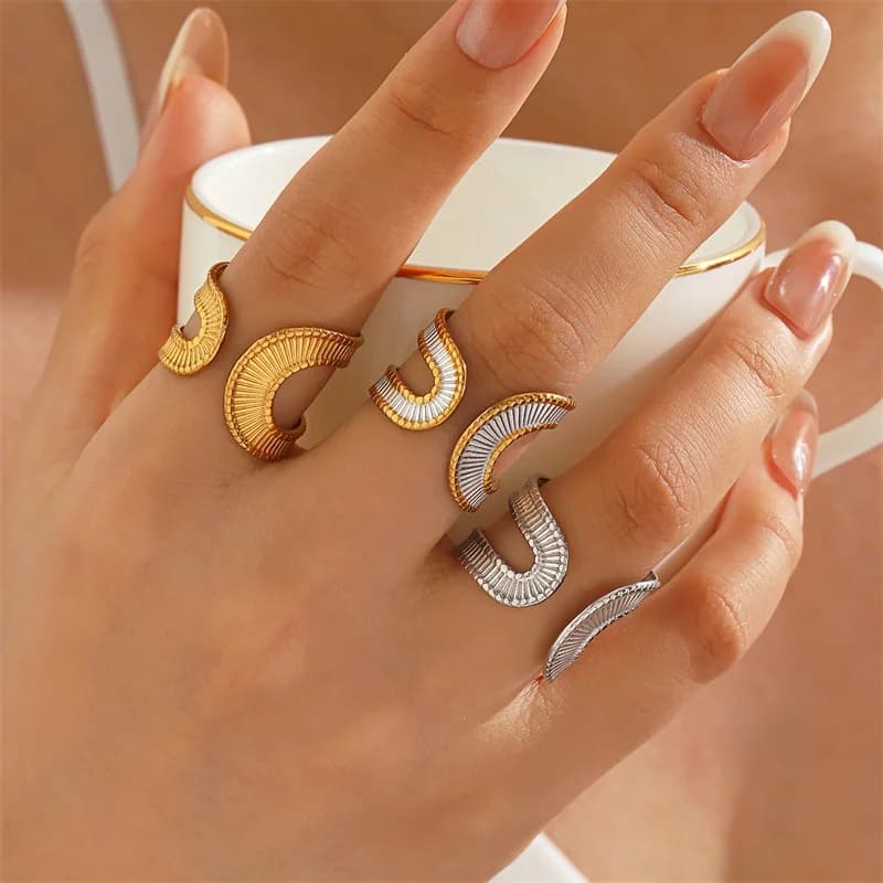 Anillo de acero inoxidable con diseño irregular hueco ajustable