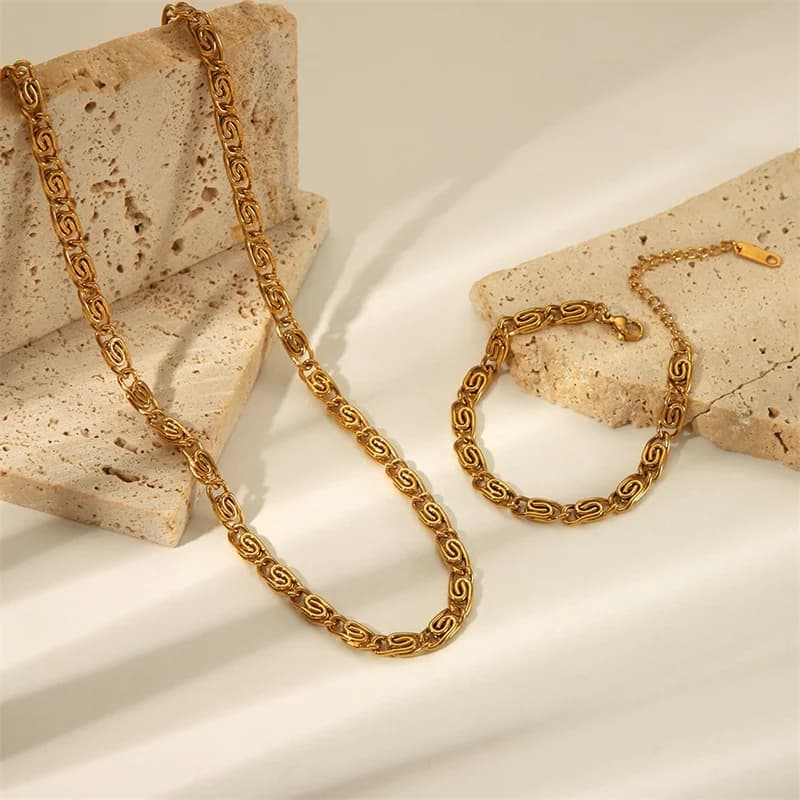 Pulsera geométrica de acero inoxidable dorado