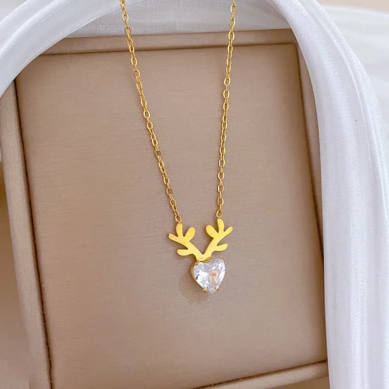 Collar con colgante de moño y circonia