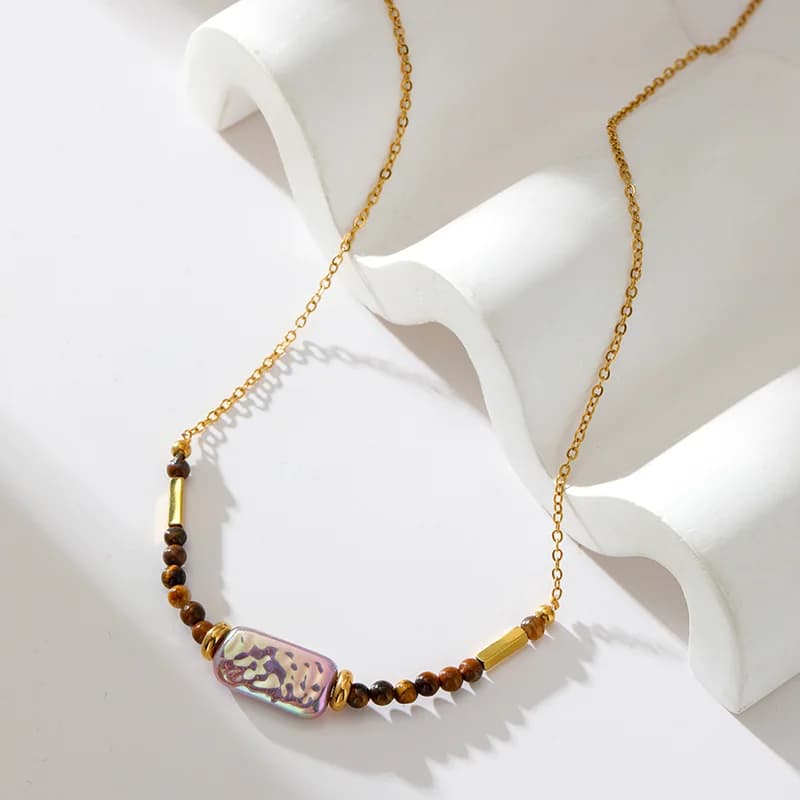 Collar con colgante de piedra marrón en acero inoxidable