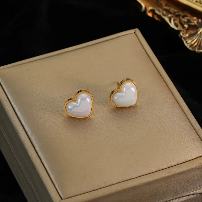 Pendientes de botón con perla en forma de corazón, acero inoxidable