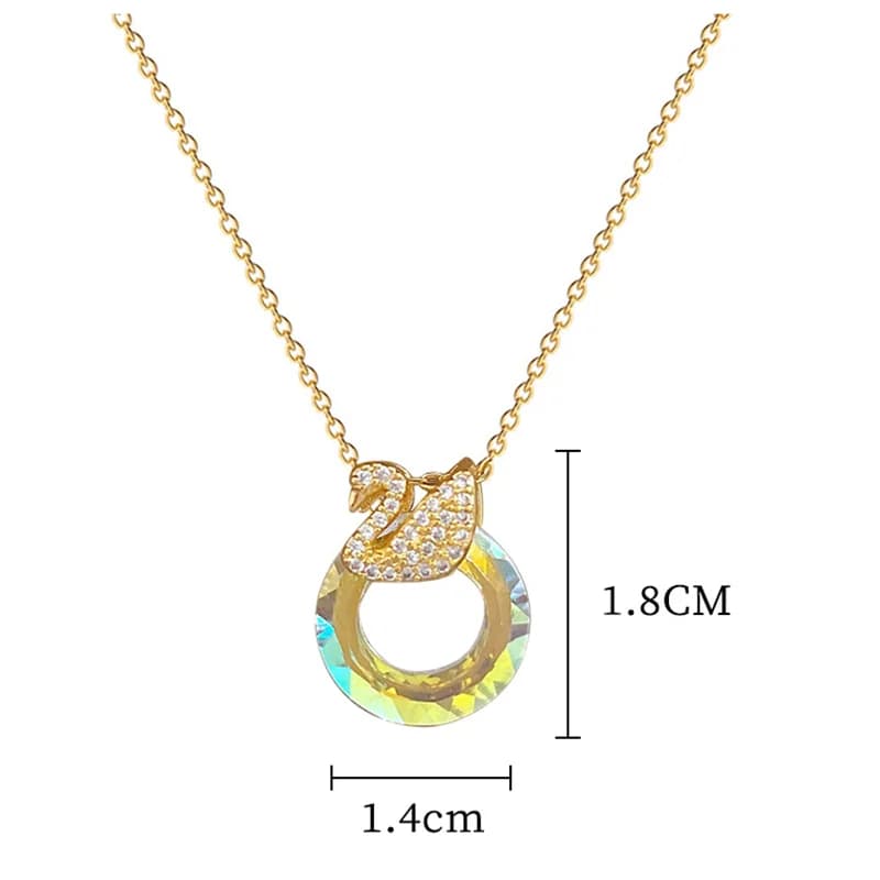 Collar de colgante cisne con circonita cúbica, tono dorado