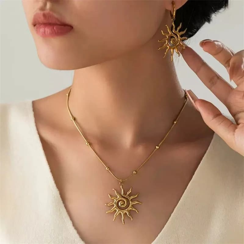 Set de collar y pendientes vintage con motivo de sol