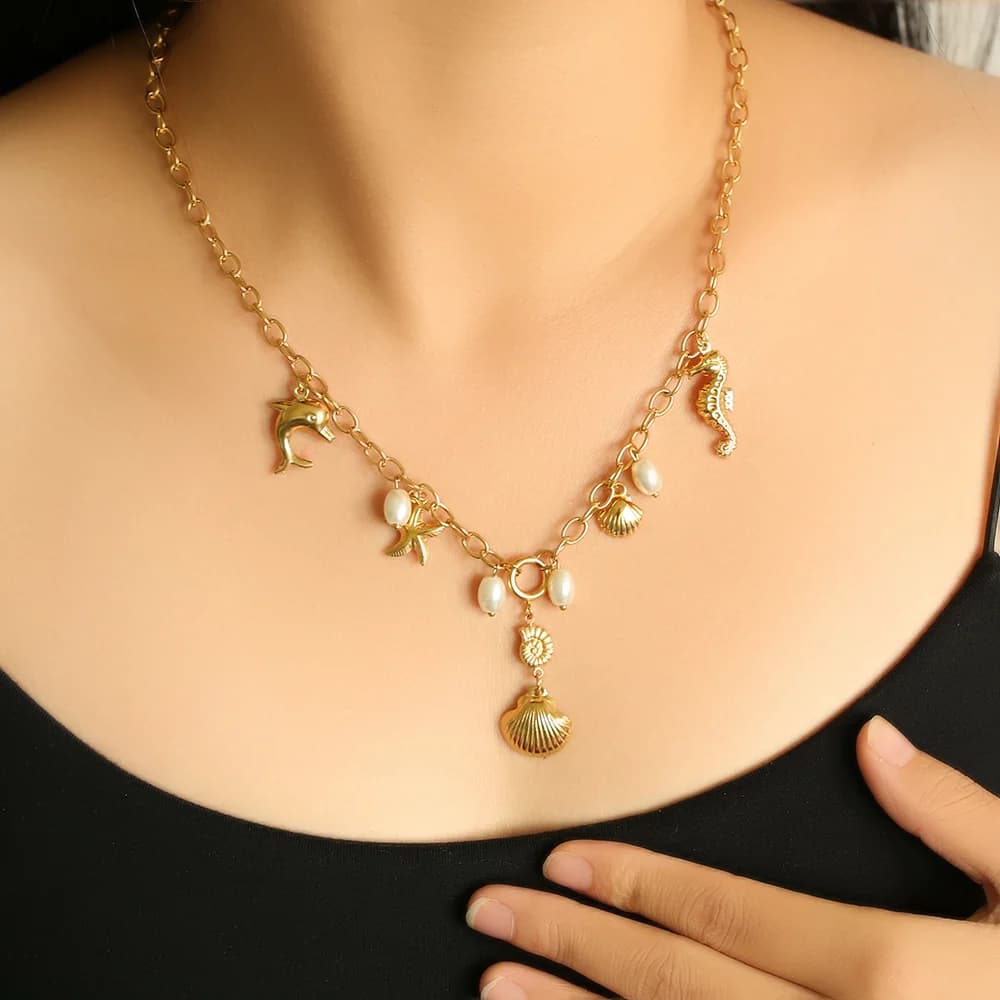 Collar con colgante de concha marina en acero inoxidable