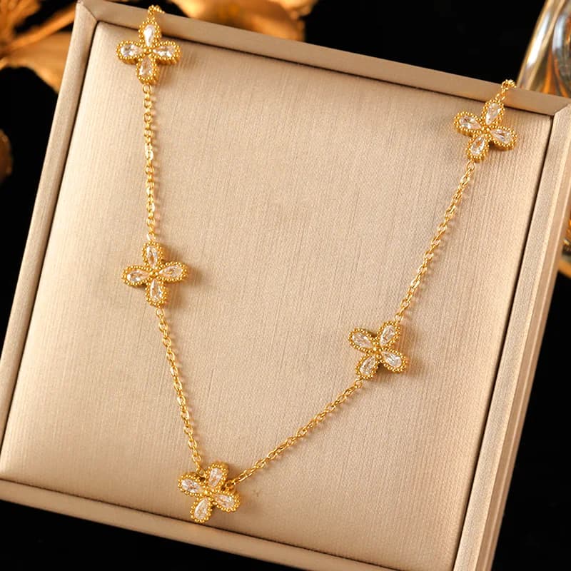 Conjunto de Joyería con Pétalos de Flor y Circones