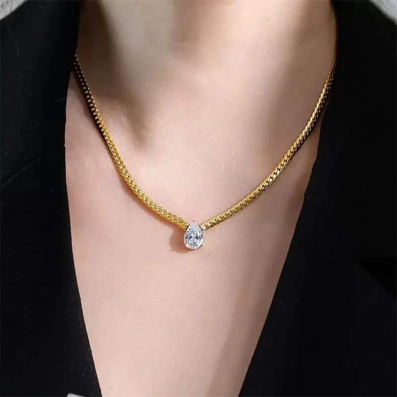 Collar de Acero Inoxidable 316L Chapado en Oro con Colgante Gota y Circonita