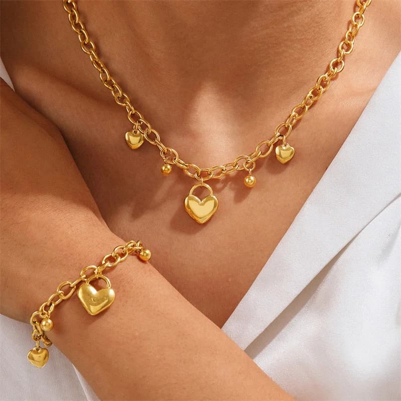 Set de Collar y Pulsera con Abalorios de Corazón Dorado