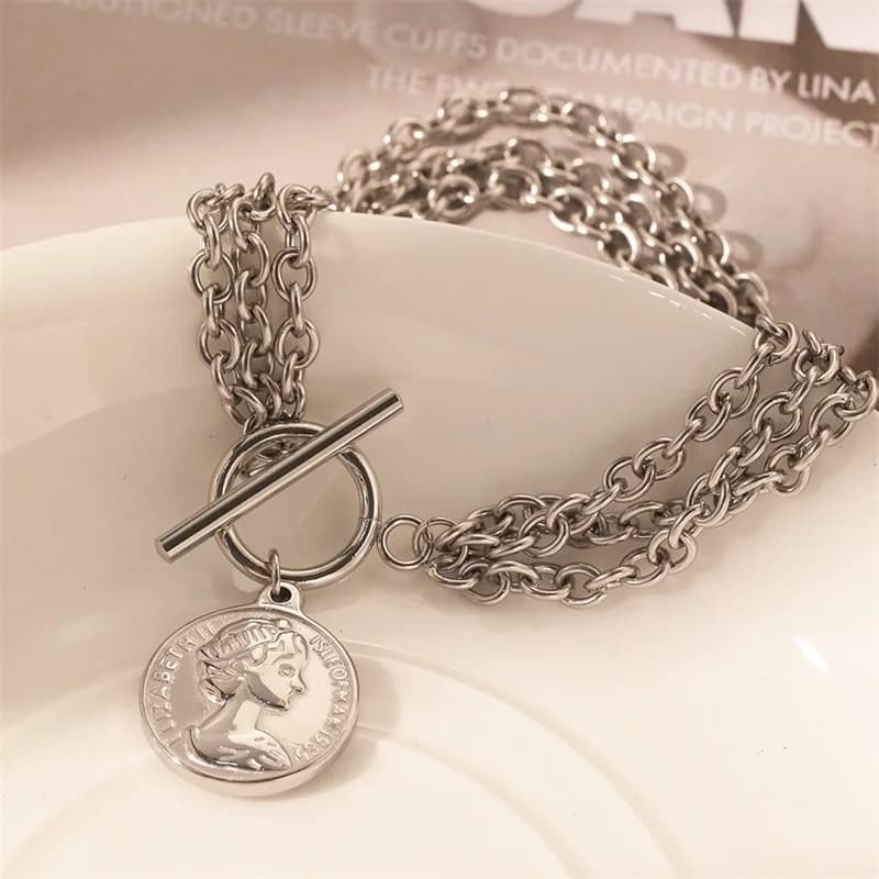 Brazalete con Dijs de Abalorios en Forma de Corazón, Color Plata