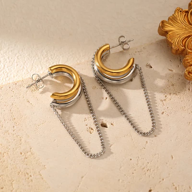 Pendientes con Borla en Forma de C Geométrica, Oro 18K