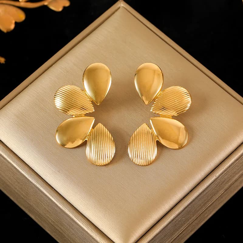 Pendientes de botón con abeja y perla