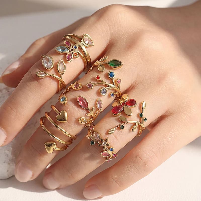 Anillo ajustable de hoja con circonia brillante en acero inoxidable