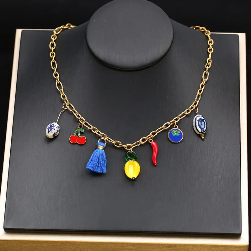 Collar con Colgante de Cereza y Chile