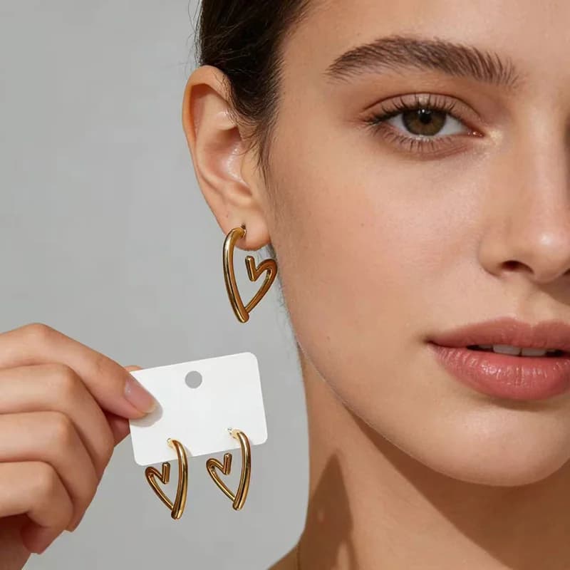 Pendientes Botón Forma C, Acero Inoxidable Chapado en Oro