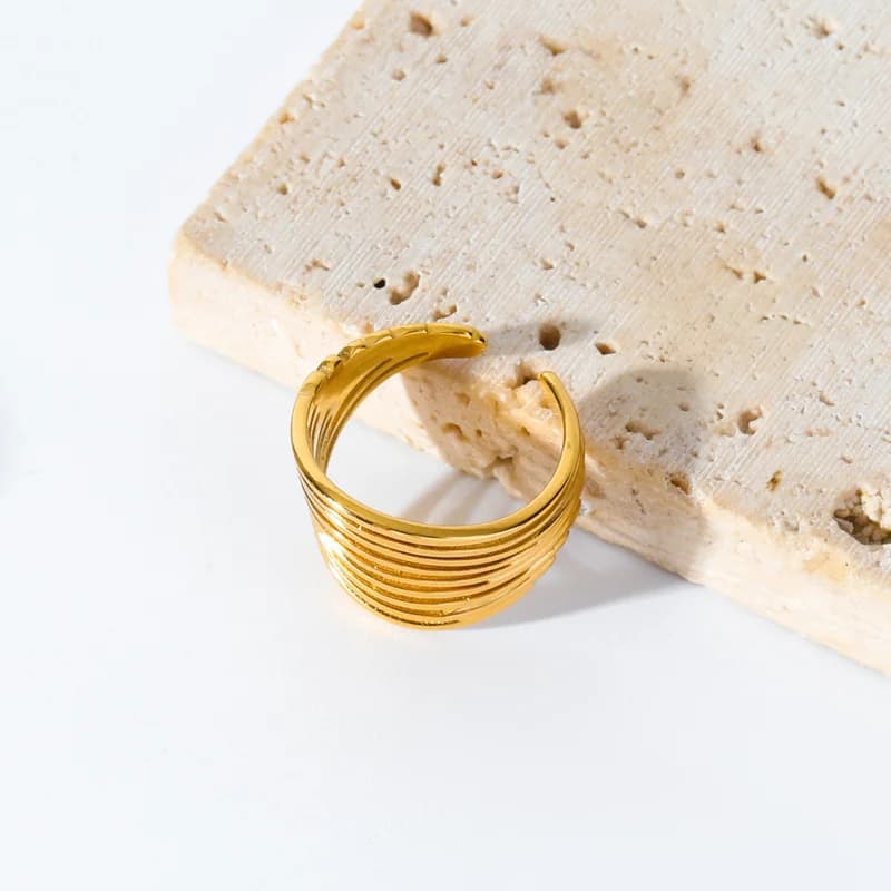 Anillo abierto ajustable exagerado en acero inoxidable chapado en oro