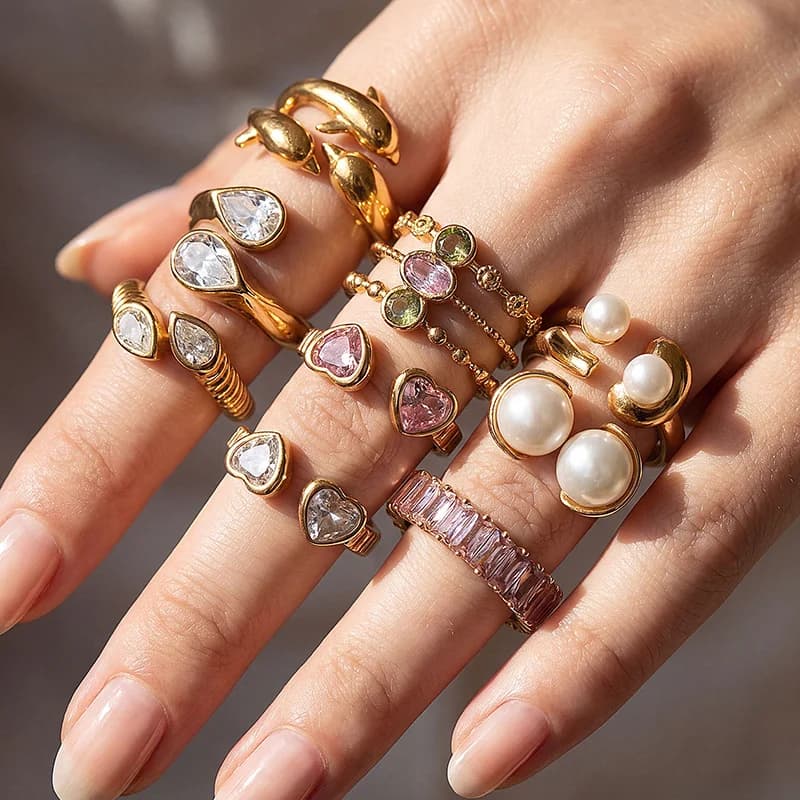 Anillo Ajustable de Corazón con Perlas y Circonia Cúbica