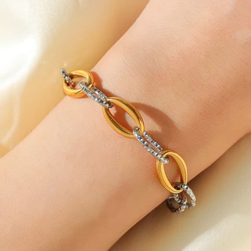 Pulseras y Brazaletes de Eslabones en Color Dorado y Plateado