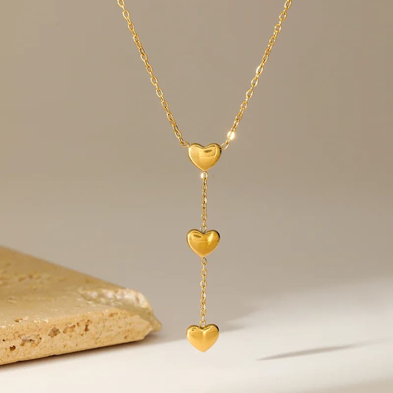 Collar con colgante de corazón en oro