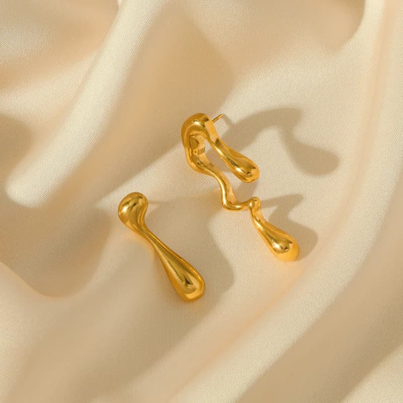 Pendientes colgantes de acero inoxidable con diseño irregular en color dorado